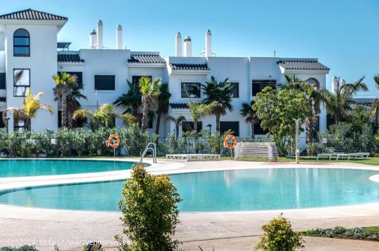  ¡APARTAMENTO EN ESTEPONA, CON VISTAS MUY ABIERTAS ! - MALAGA 