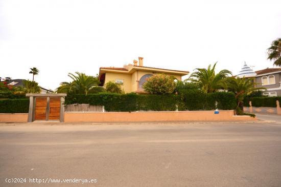 Fabulosa Villa de Lujo en La Veleta de Torrevieja a 80 metros del Mar - ALICANTE