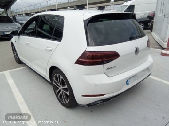 Volkswagen Golf GOLF SPORT R-LINE 1.5 TSI EVO 150CV DSG de 2020 con 64.238 Km por 27.990 EUR. en Bar