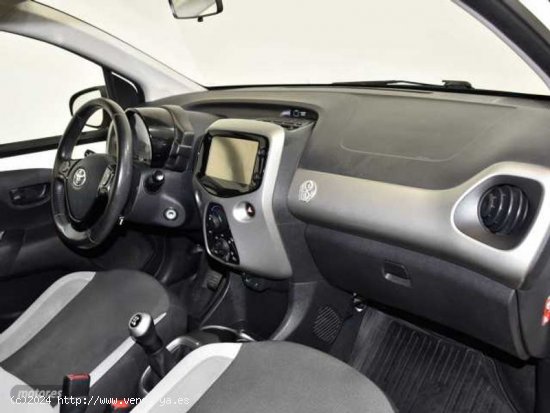 Toyota Aygo 1.0 VVT-i x-play de 2015 con 73.000 Km por 9.490 EUR. en Cadiz