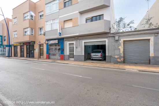 Venta de local en El Alquian, con fachada al Bulevar - ALMERIA