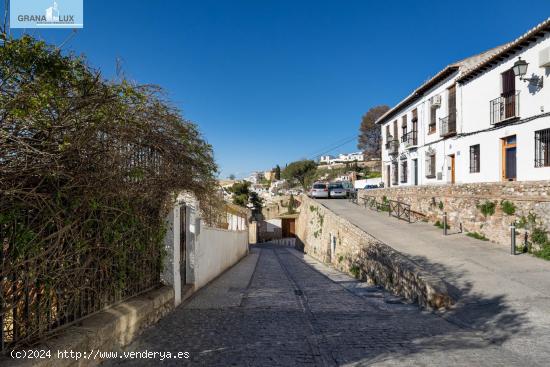  Se ofrece a la venta una extraordinaria casa en uno de los sitios más emblemáticos - GRANADA 