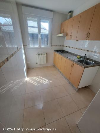 ESTUPENDA CASA CON APARTAMENTO Y PISO INDEPENDIENTE. ADEMAS DE UN TERRENO TRASERO - LEON