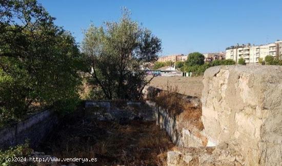 Urbis te ofrece un conjunto de dos terrenos en venta en zona Prosperidad, Salamanca. - SALAMANCA