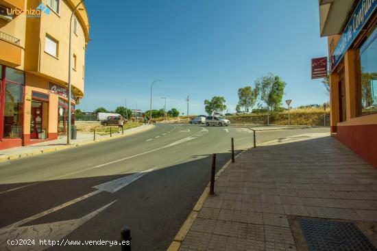 LOCAL SAN FERNANDO BADAJOZ - BADAJOZ