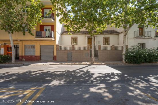 CASA CON TERRAZA Y PATIO. - GRANADA