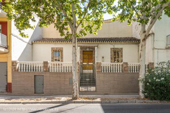 CASA CON TERRAZA Y PATIO. - GRANADA