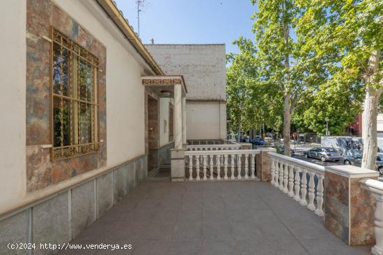 CASA CON TERRAZA Y PATIO. - GRANADA