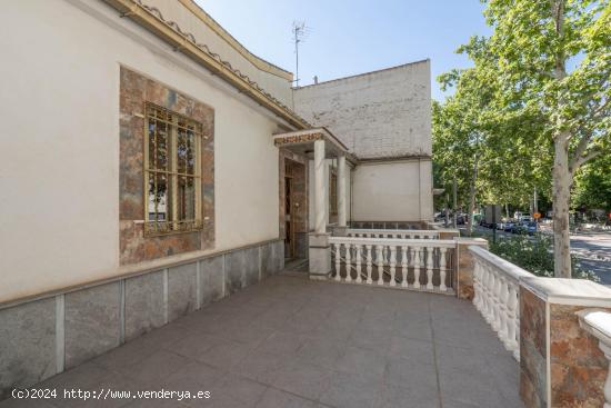 CASA CON TERRAZA Y PATIO. - GRANADA