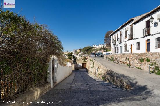 Se ofrece a la venta una extraordinaria casa en uno de los sitios más emblemáticos - GRANADA