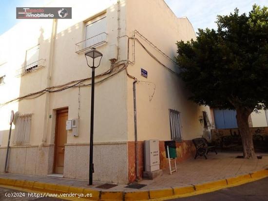 Chalet adosado en venta en Calle Pescador - ALMERIA