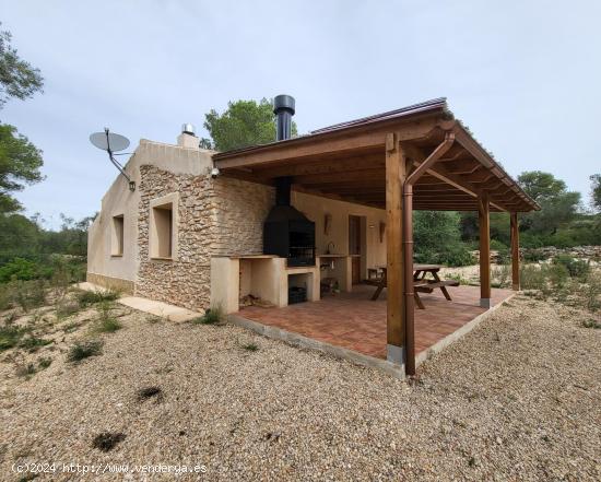 Finca Rústica con encantadora casa de campo de 70 M2 y agua conectada - TARRAGONA