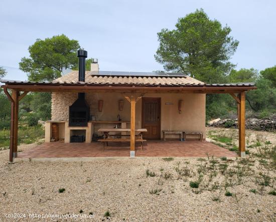 Finca Rústica con encantadora casa de campo de 70 M2 y agua conectada - TARRAGONA