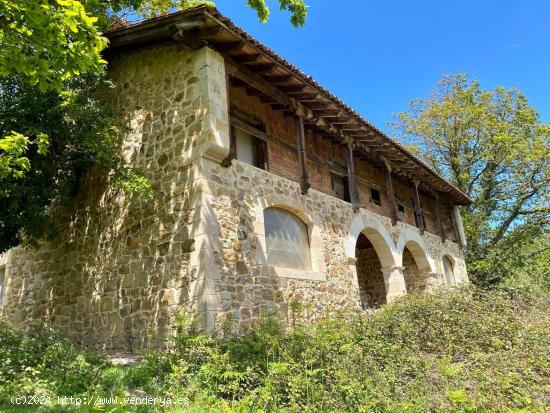 CASA DE PIEDRA EN PARQUE NATURAL RESERVA DEL SAJA - CANTABRIA