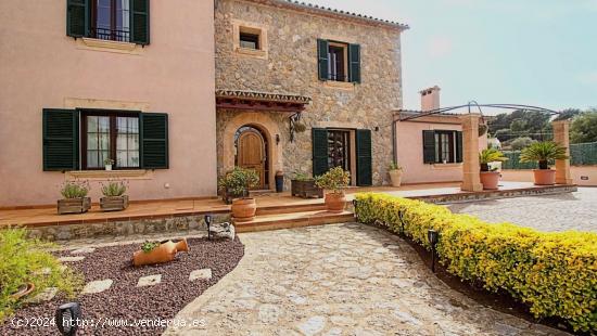 CHALET CON PISCINA EN CALVIÀ PUEBLO - BALEARES