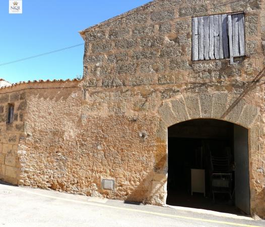 CASA EN BINIALI CON JARDÍN A REFORMAR - BALEARES