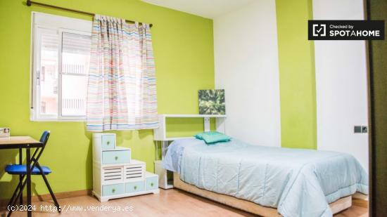 Habitación luminosa en alquiler en apartamento de 5 dormitorios en Algirós - VALENCIA