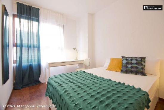  Amplia habitación en un apartamento de 6 habitaciones en Prosperidad - MADRID 