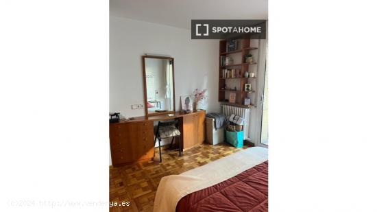 Habitación en piso compartido en barcelona. - BARCELONA