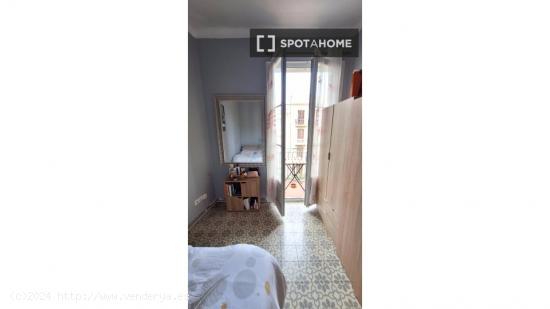 Habitación en piso compartido en barcelona. - BARCELONA