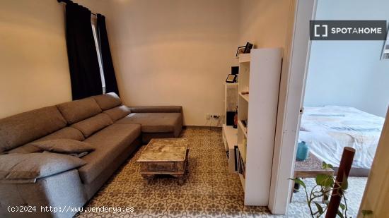 Habitación en piso compartido en barcelona. - BARCELONA