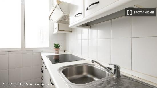 Habitaciones para alquilar en apartamento de 5 dormitorios en Centro - MADRID