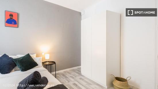 Alquiler de habitaciones en apartamento de 6 dormitorios en Centro - MADRID