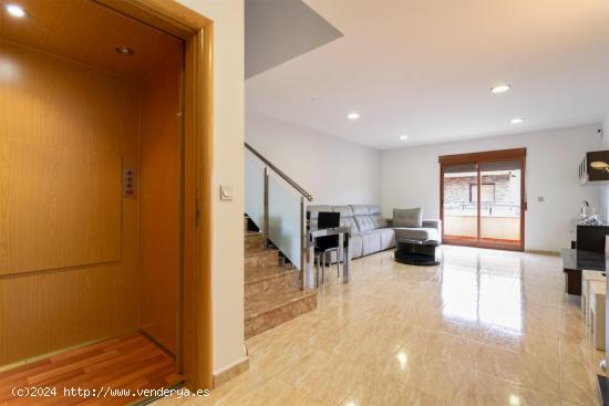 MAGNIFICA VIVIENDA UNIFAMILIAR PISO UNICO  - BUHARDILLA  - ALMACEN - MURCIA