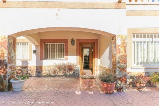  CHALET/TORRE - Sant Boi de Llobregat (Marianao) - BARCELONA 