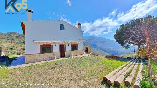  Estupenda casa de campo con vistas al mar y a la montaña con 4 dormitorios y 2 baños. - MALAGA 