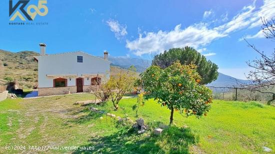 Estupenda casa de campo con vistas al mar y a la montaña con 4 dormitorios y 2 baños. - MALAGA