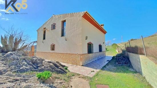 Estupenda casa de campo con vistas al mar y a la montaña con 4 dormitorios y 2 baños. - MALAGA