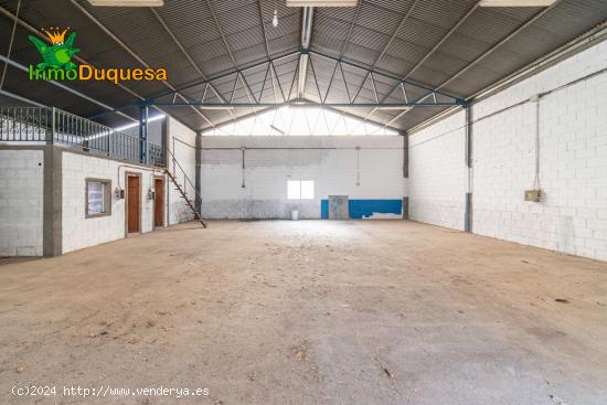 NAVE INDUSTRIAL DE 240M2 EN JUN-GRANADA - GRANADA