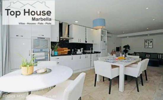 MODERNO CHALET ADOSADO EN LA RESERVA DE MARBELLA - MALAGA