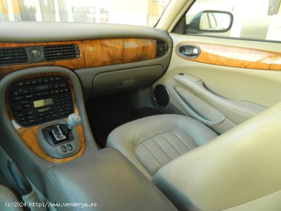 JAGUAR XJ8 en venta en AlcarrÃ s (Lleida) - AlcarrÃ s