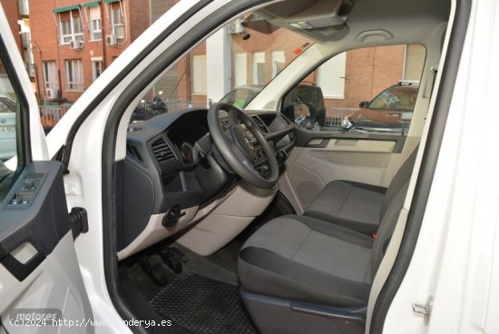 Volkswagen Transporter Furgon Corto TM 2.0 TDI 150 CV BMT 4Mot de 2019 con 237.000 Km por 14.900 EUR