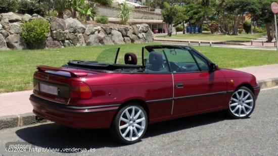 Opel Astra Cabrio 1.8i 16V de 1994 con 405.000 Km por 3.900 EUR. en Las Palmas