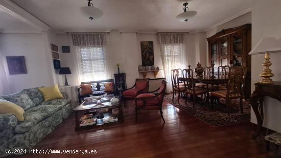 Elegante dúplex en venta con 5 dormitorios y 3 baños en San Torcuato - ZAMORA