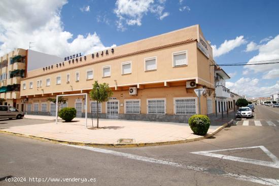 Edificio en Calzada Romana con muchas posibilidades. - BADAJOZ