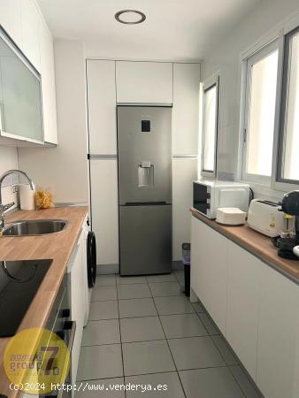 SE VENDE PISO REFORMADO DE 1 DORMITORIOS CON VISTAS AL MAR Y PLAZA DE GARAJE - ALICANTE