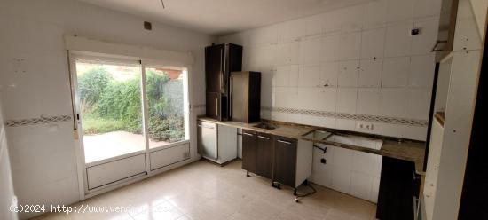 CHALET ADOSADO EN VENTA EN VILLARALBO DE 4 HABITACIONES - ZAMORA