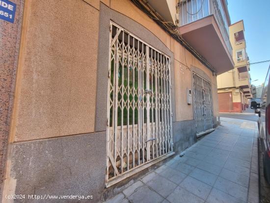 SE VENDE LOCAL EN LOS ANGELES - ALMERIA