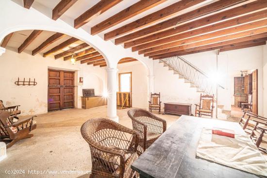 Casa señorial típica mallorquina en centro de Petra - BALEARES