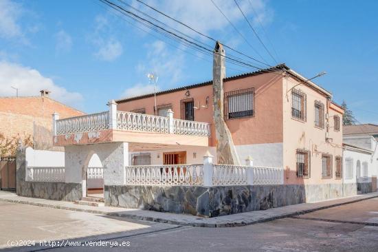  Amplia casa de 2 plantas, con gran patio, situada en Campotejar. - GRANADA 