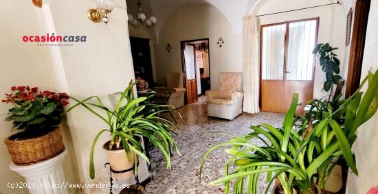 CASA DE 2 PLANTAS EN VENTA - CORDOBA