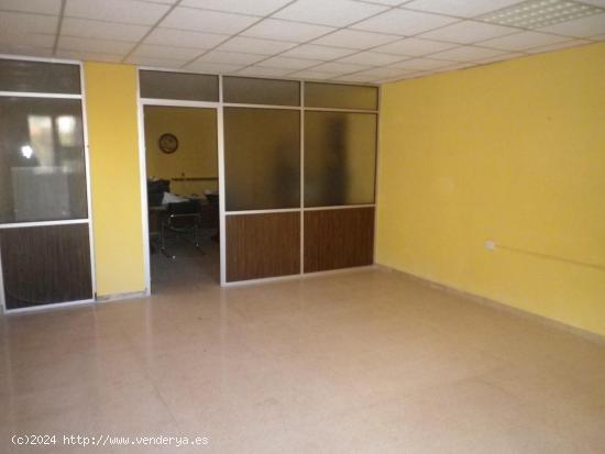  Entresuelo comercial con 53m², 2 estancias, baño, escayola desmontable, down line, con mucha luz,  