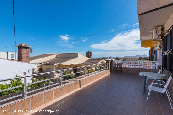 Espectacular chalet en Punta Brava a 100 metros de la playa - MURCIA