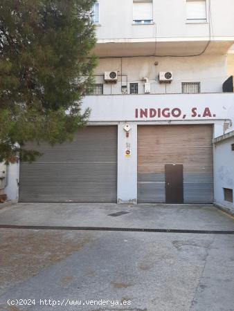 Nave industrial con patio y aparcamiento en Sant Feliu de Llobregat - BARCELONA