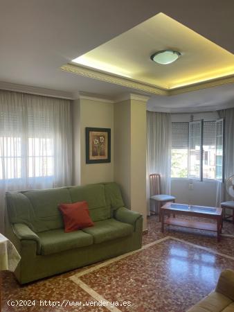 MAGNIFICO PISO SITUADO EN PLENO CORAZÓN DE HUÉTOR TÁJAR CON 2 DORMITORIOS Y TERRAZA PRIVADA !!!! 