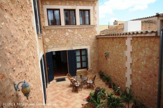 Casa y estudio con proyecto de piscina en el centro de Campos - BALEARES